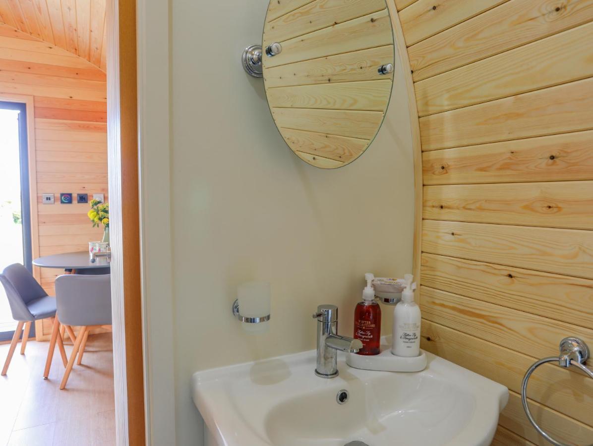 Caban Cariad Holyhead Extérieur photo